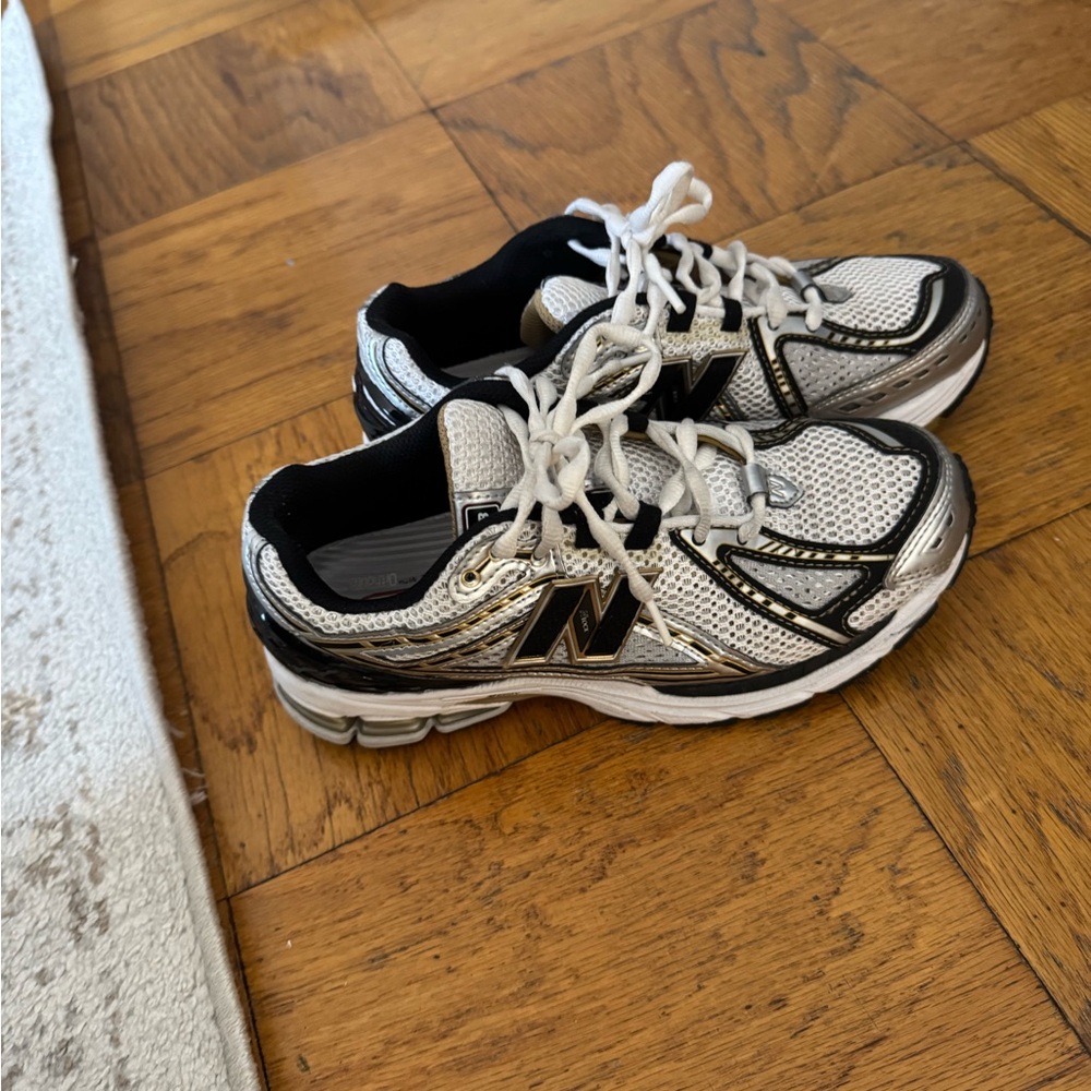 New Balance Black and White Sneakers with Breathable Mesh